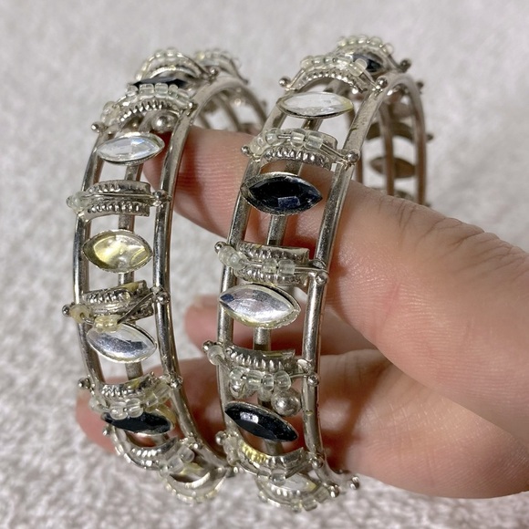 Vintage Elegant Silver and Black Metal Bracelet Set - Picture 4 of 9